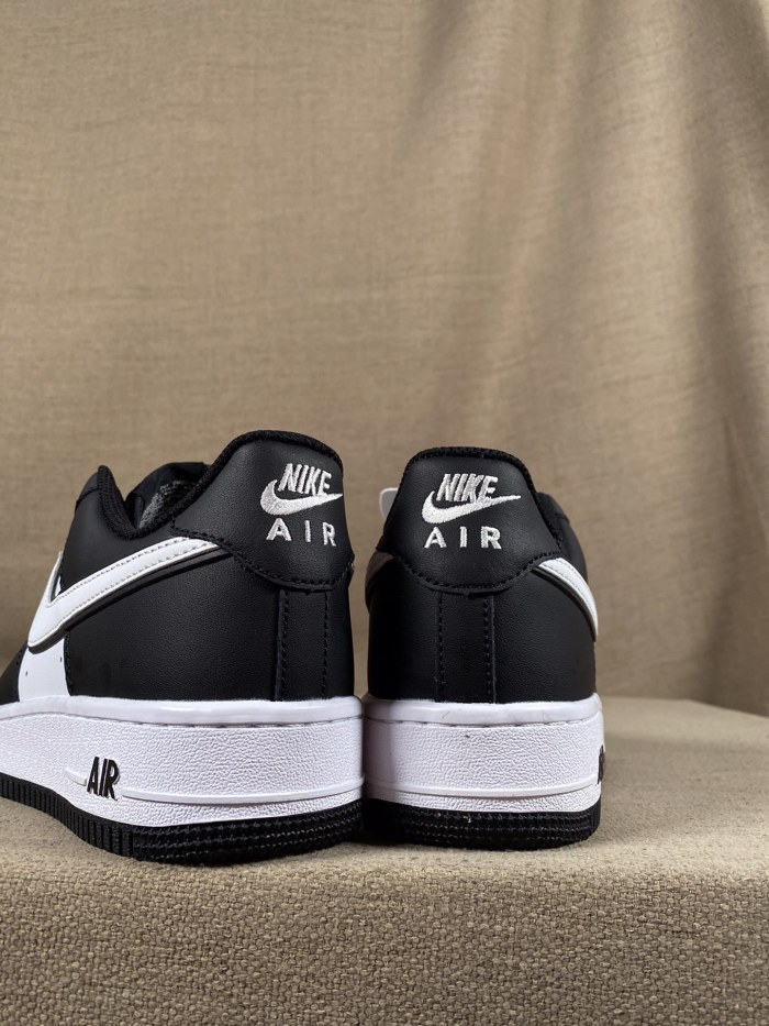 Nike Air Force 1 '07 Low White Swoosh Panda