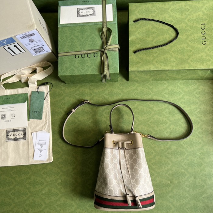  Handbag   Gucci  550621  size  20.5*26*11 cm