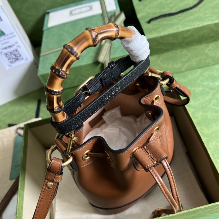  Handbag   Gucci   724667 size 19*30.5*6  cm