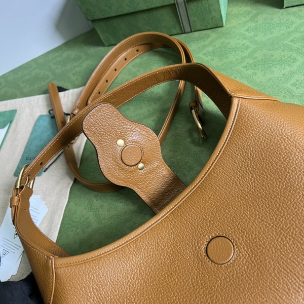  Handbag   Gucci  726274  size  39*38*2  cm