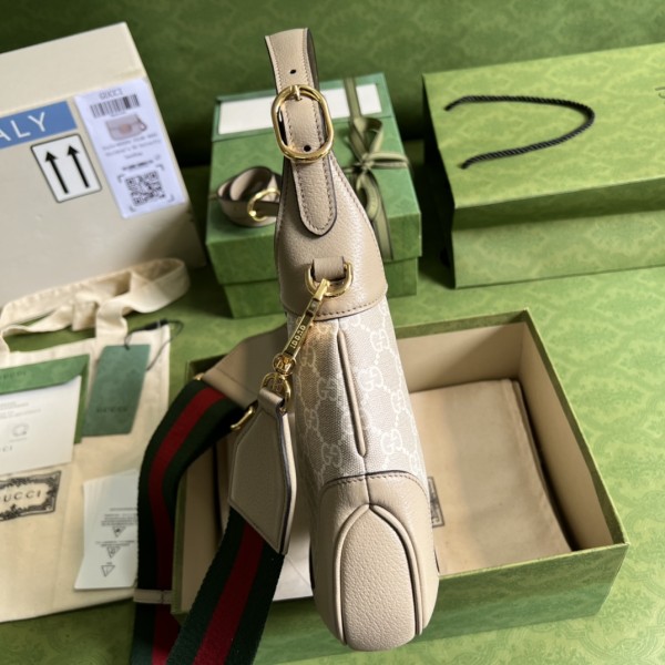  Handbag   Gucci  678843  size 28x 19x 4.5 cm