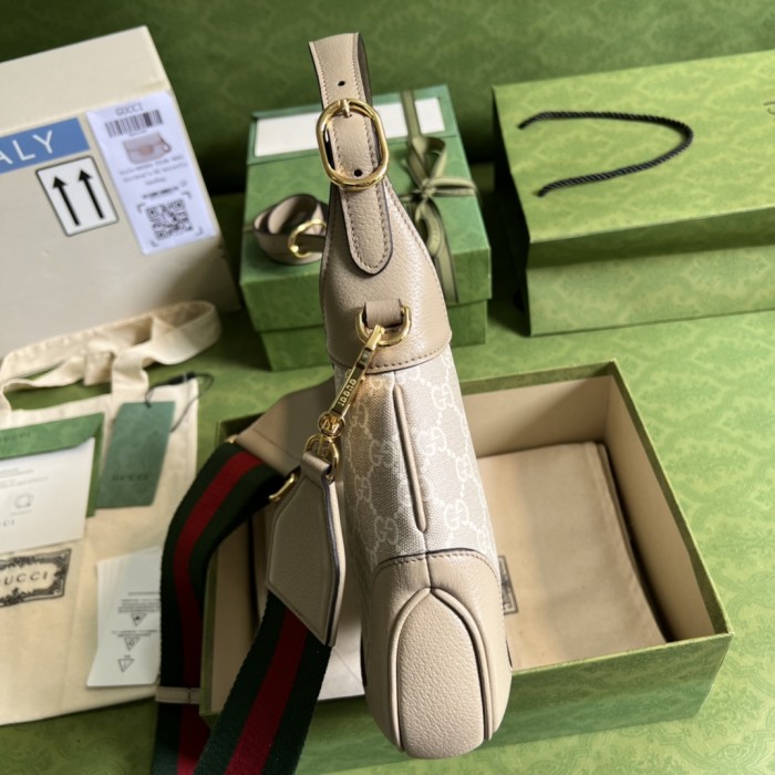  Handbag   Gucci  678843  size 28x 19x 4.5 cm