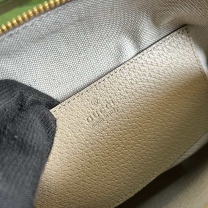  Handbag   Gucci  499621  size  23*19*8 cm