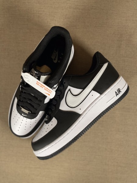 Nike Air Force 1 '07 Low White Swoosh Panda