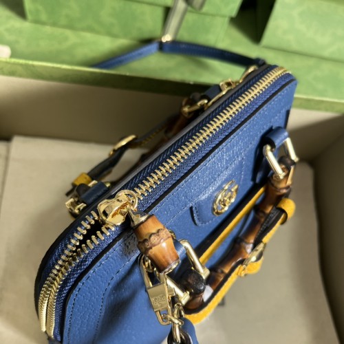  Handbag   Gucci  715775  size  20*19*8.5  cm