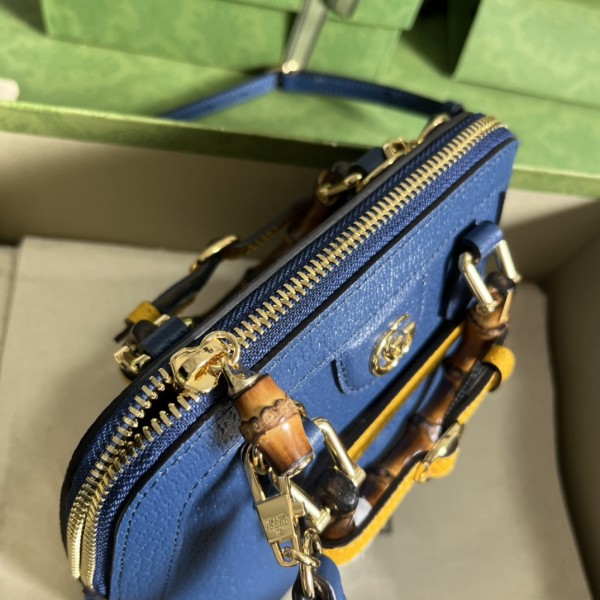  Handbag   Gucci  715775  size  20*19*8.5  cm