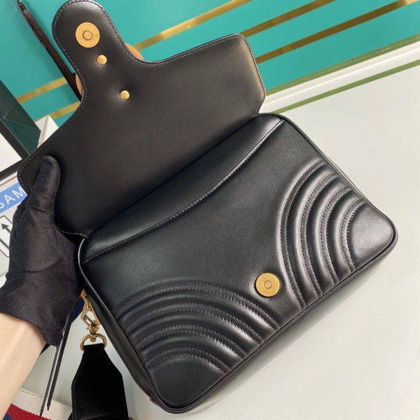  Handbag  Gucci  498100 size  25*19*8  cm