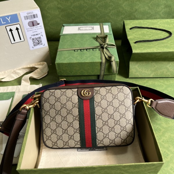  Handbag   Gucci  699439  size  23.5x 16x 4.5  cm