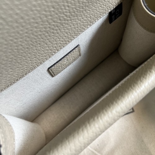  Handbag   Gucci  421970  size  20*15.5*5  cm