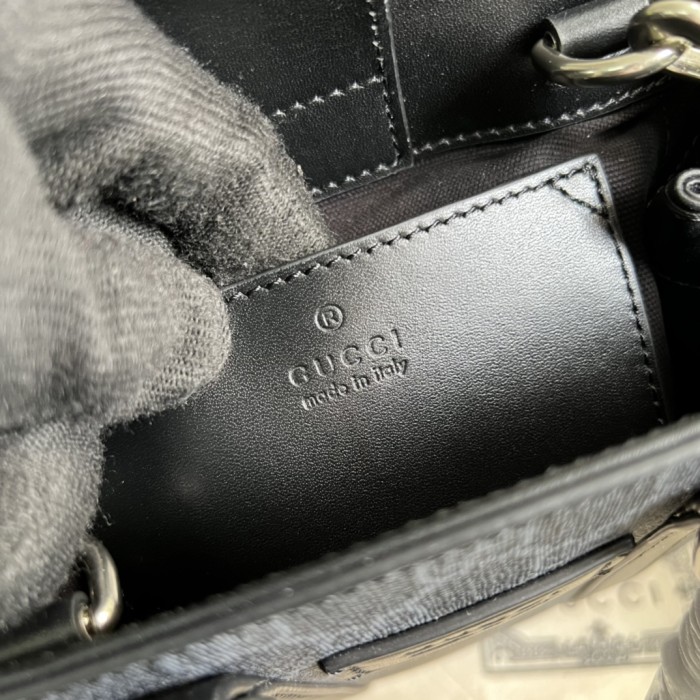  Handbag Gucci  696010  size  16*20*7  cm