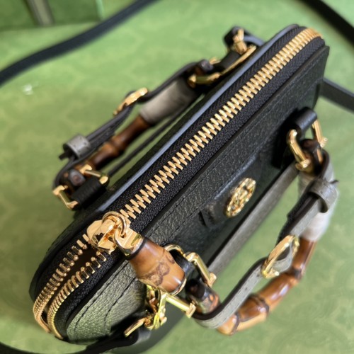  Handbag  Gucci  715775  size 20*16*8.5  cm