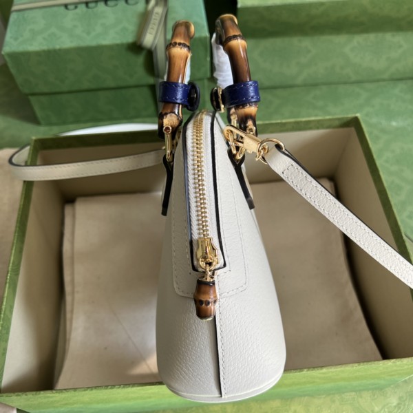  Handbag  Gucci  715775  size  20*16*8.5  cm