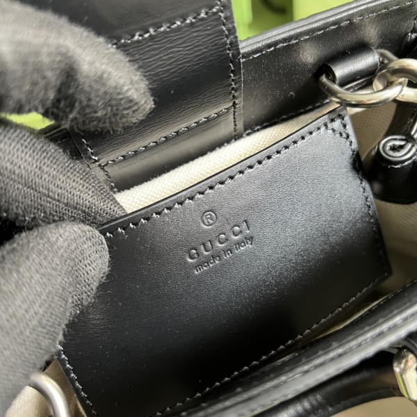  Handbag   Gucci  696010  size  16*20*7  cm