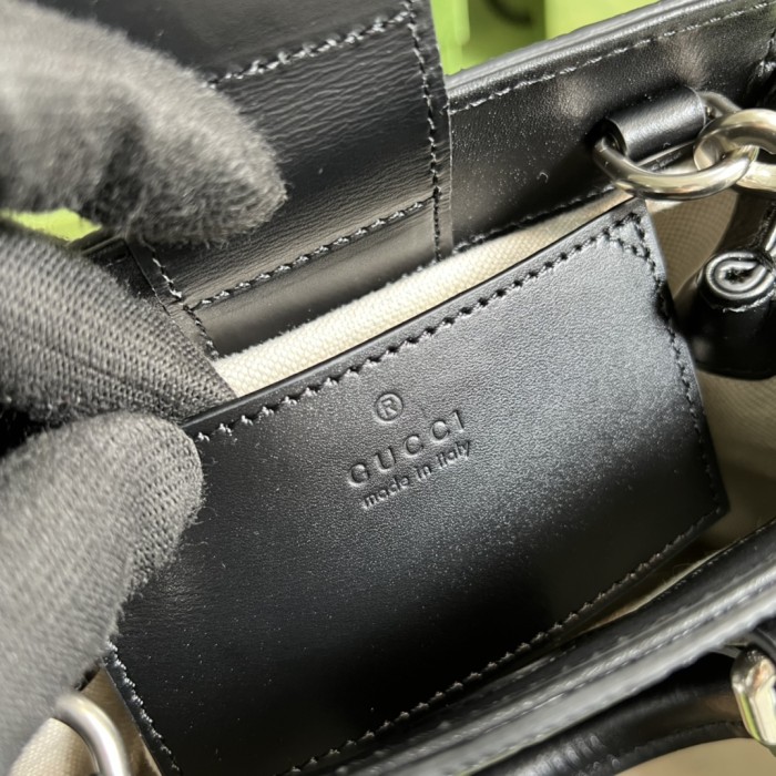  Handbag   Gucci  696010  size  16*20*7  cm