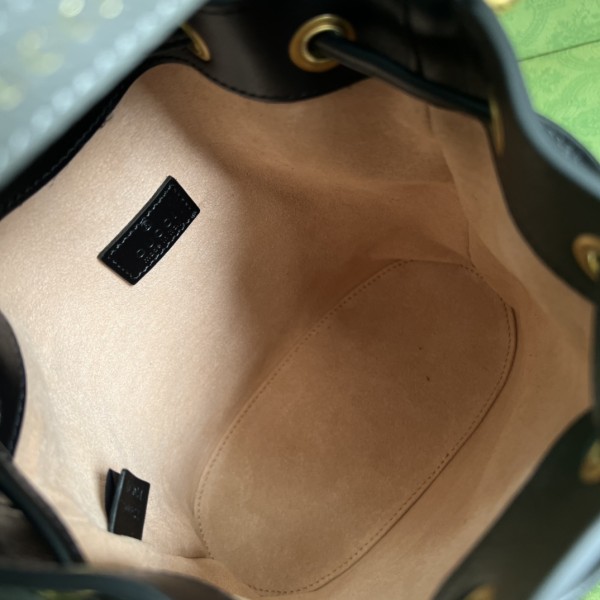  Handbag   Gucci  724667 size  19*30.5*6  cm