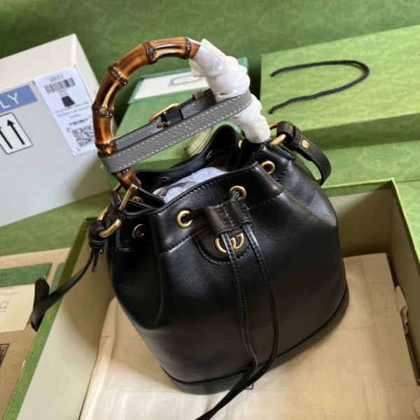 Handbag   Gucci  724652  size 23.5x 38x 10.5  cm