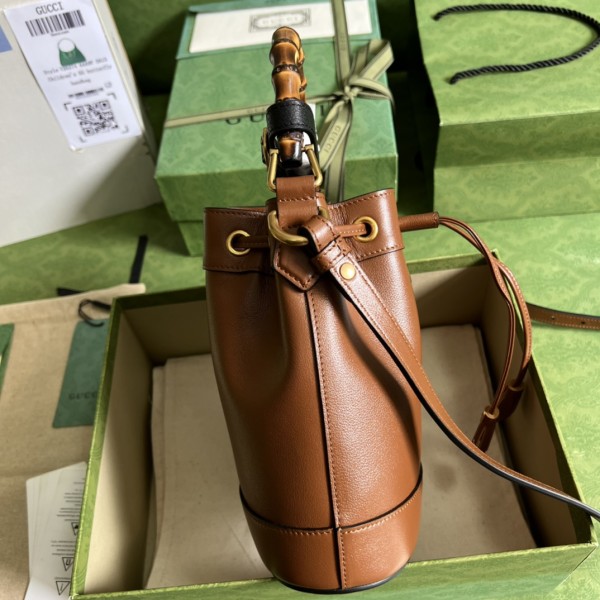  Handbag   Gucci   724667 size 19*30.5*6  cm