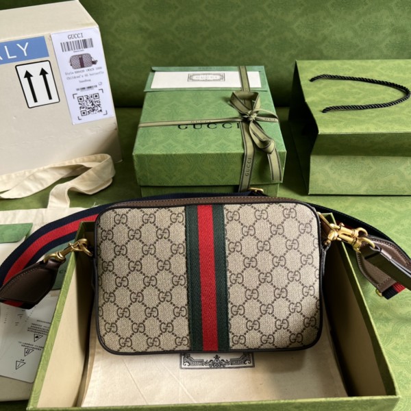  Handbag   Gucci  699439  size  23.5x 16x 4.5  cm
