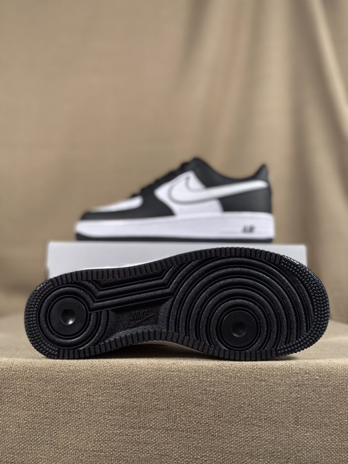 Nike Air Force 1 '07 Low White Swoosh Panda