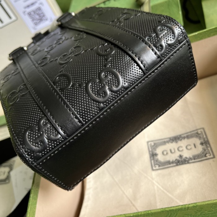  Handbag   Gucci  696010  size  16*20*7  cm