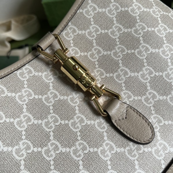  Handbag   Gucci  678843  size 28x 19x 4.5 cm