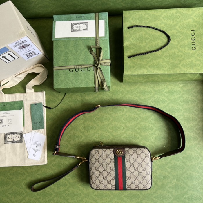  Handbag   Gucci  699439  size  23.5x 16x 4.5  cm