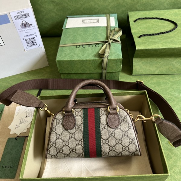  Handbag   Gucci  724606 size  21*12*10  cm