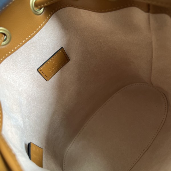  Handbag   Gucci  724667 size  19*30.5*6  cm