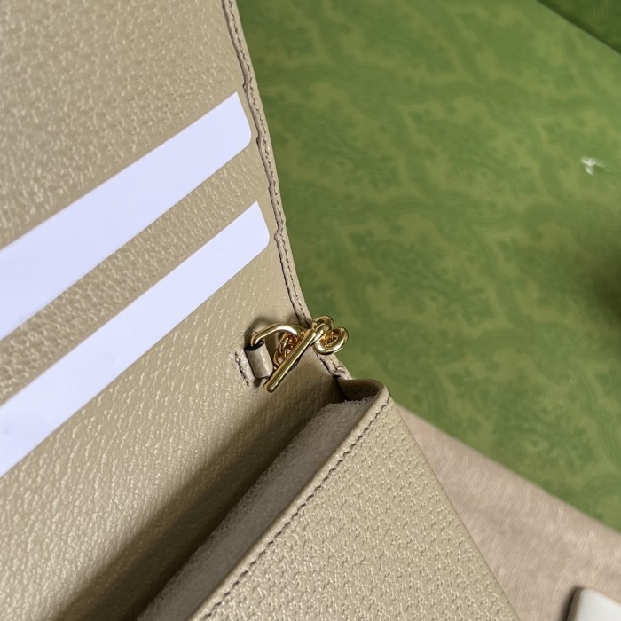  Handbag   Gucci  621892  size  19*10* 4 cm