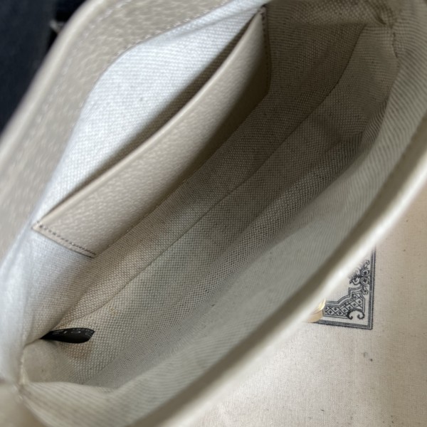  Handbag  Gucci 685127 size 19 x 13x 3 cm