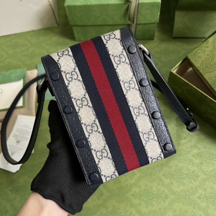  Handbag   Gucci 696056 size 11x 18x 5 cm