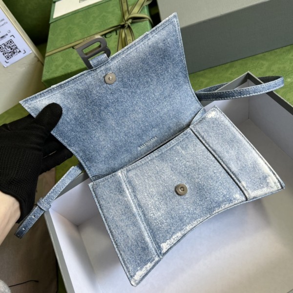  Handbag  Gucci 593546 size  23*15*10 cm