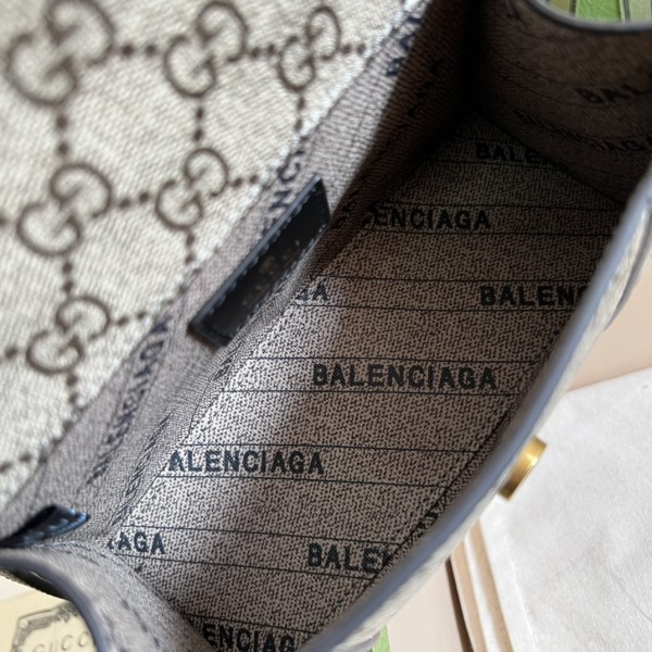  Handbag  Gucci 681695 size  19 cm