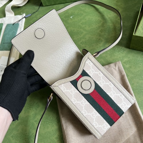  Handbag   Gucci  696056 size  11x 18x 5 cm