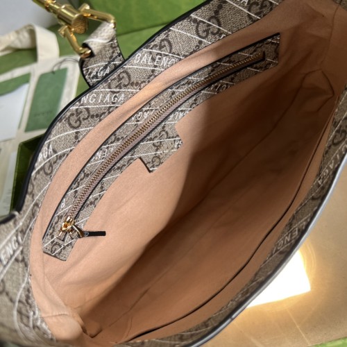  Handbag  Gucci 636706 size  28×19×4.5 cm