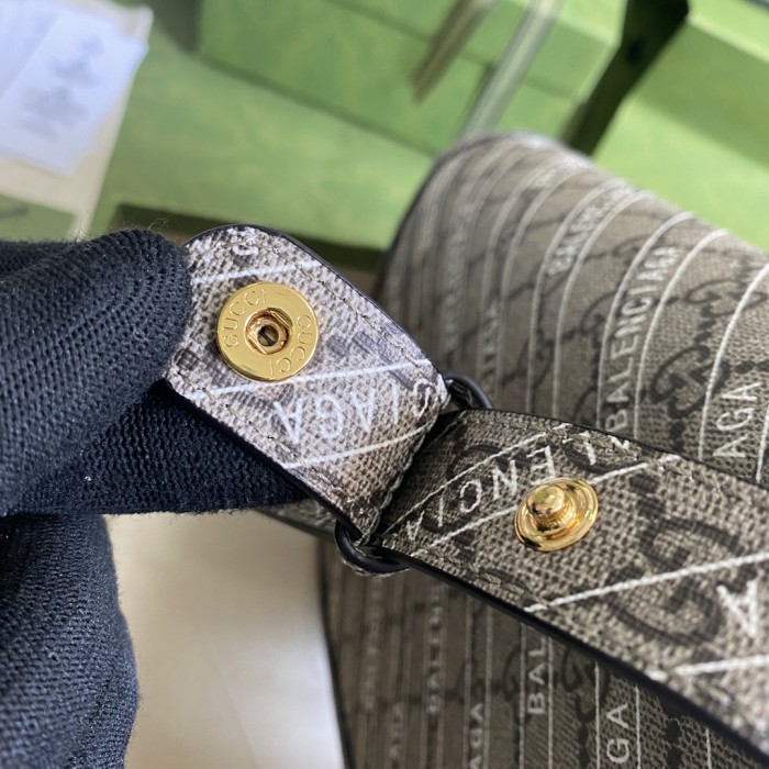  Handbag  Gucci 602204 size  25.5*18*6 cm