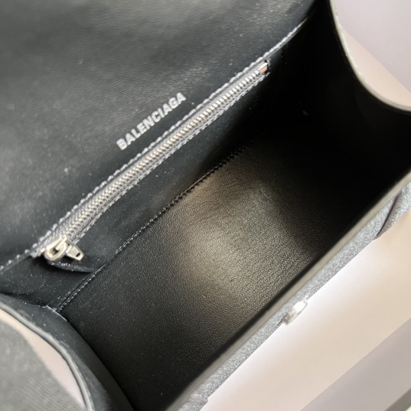  Handbag  Gucci 593546 size  23*15*10 cm