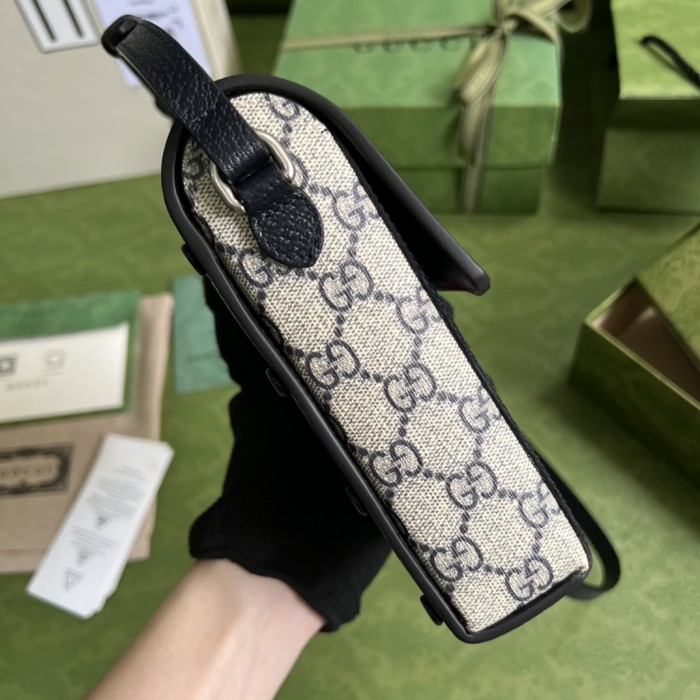  Handbag   Gucci 696056 size 11x 18x 5 cm