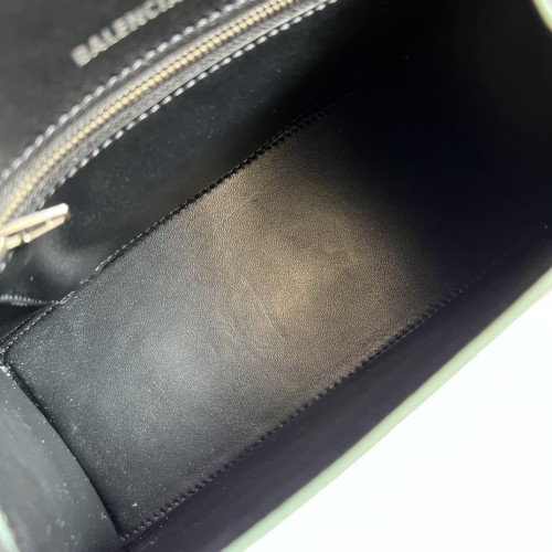  Handbag  Gucci 593546 size 23*15*10 cm