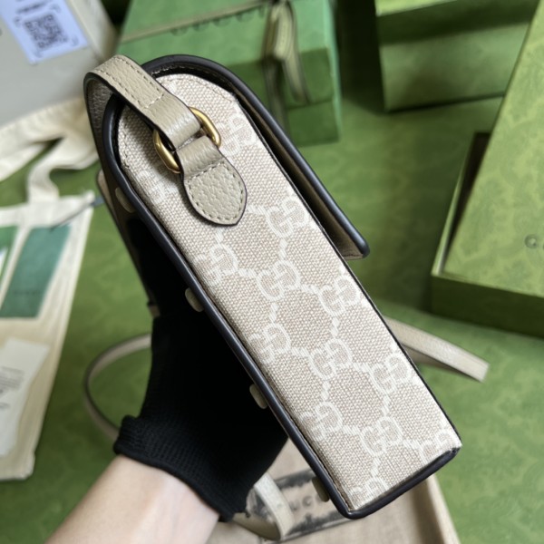  Handbag   Gucci  696056 size  11x 18x 5 cm