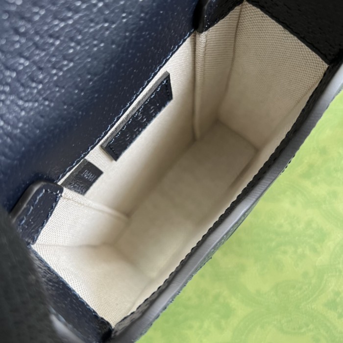  Handbag   Gucci 696056 size 11x 18x 5 cm