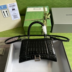  Handbag  Gucci 5935461 size 23*15*10 cm