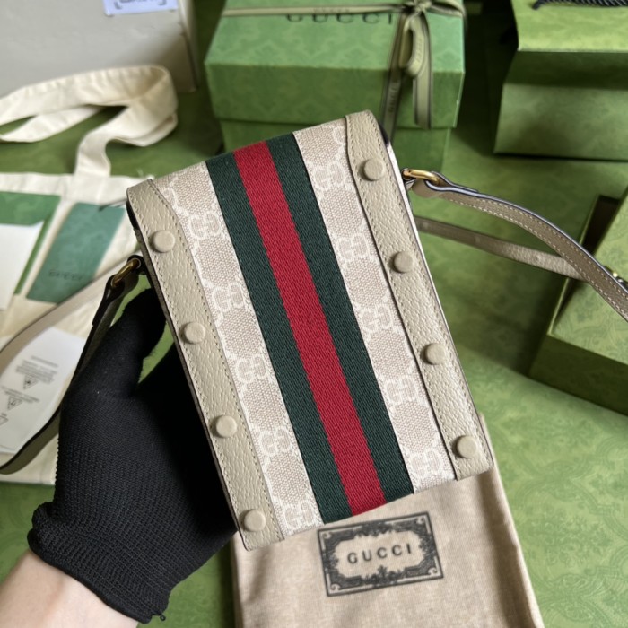  Handbag   Gucci  696056 size  11x 18x 5 cm