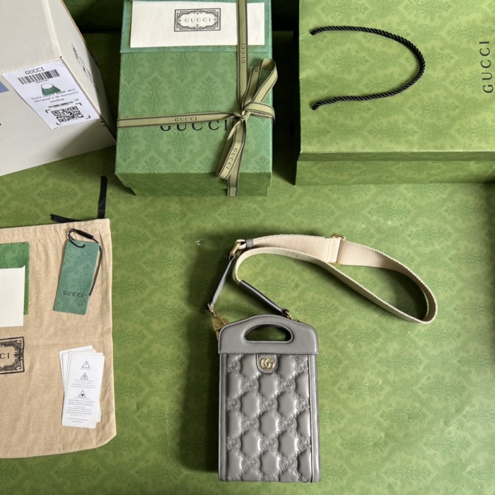  Handbag  Gucci 723776 size  14*23*4.5 cm