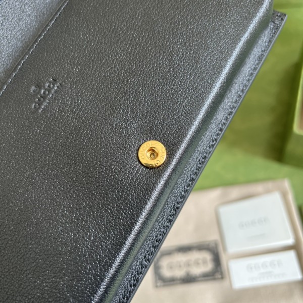  Handbag  Gucci 676155 size  19*10*4  cm