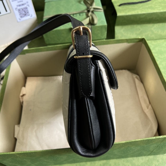  Handbag  Gucci 675778 size 27x 18x 7 cm