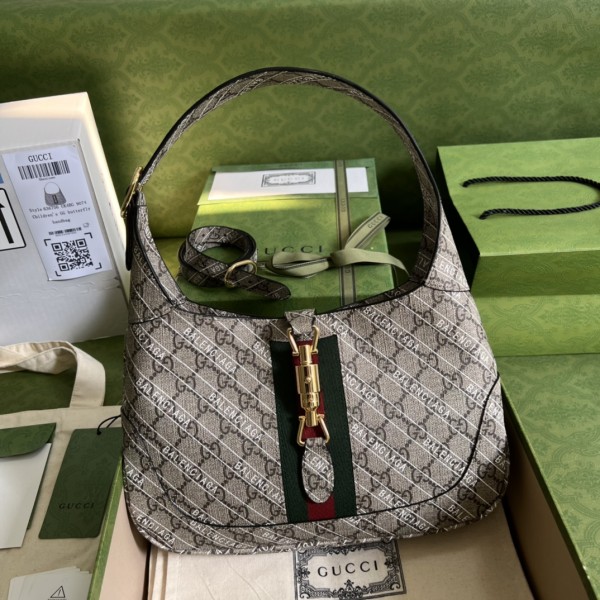  Handbag  Gucci 636706 size  28×19×4.5 cm