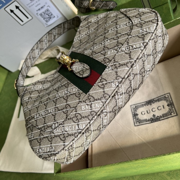  Handbag  Gucci 636706 size  28×19×4.5 cm