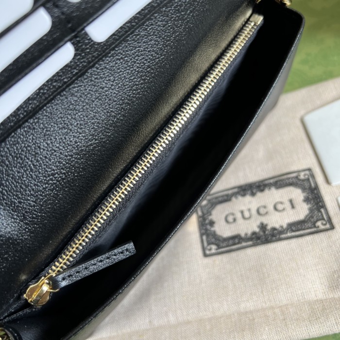  Handbag  Gucci 676155 size  19*10*4  cm