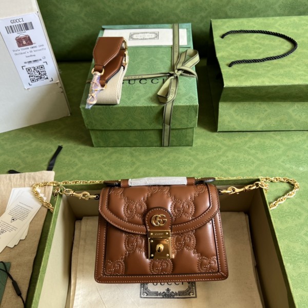  Handbag  Gucci 724499 size  18*13*6.5  cm